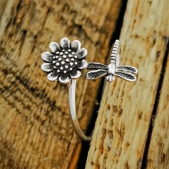 Jewelry - 💓 Floral Dragonfly BOHO Trendy Ring 💓